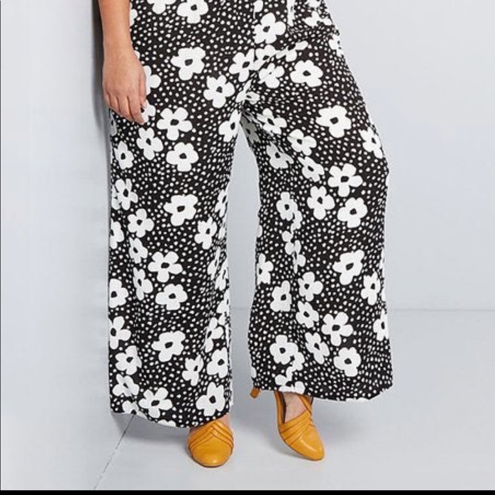 NWT L Black & White Floral The Eugene Pants - Women